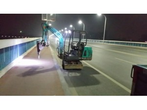 晚上小挖掘機(jī)又要陪我加班