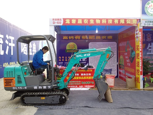 德力挖掘機(jī)體驗(yàn)中
