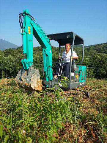 果園用最小型挖掘機